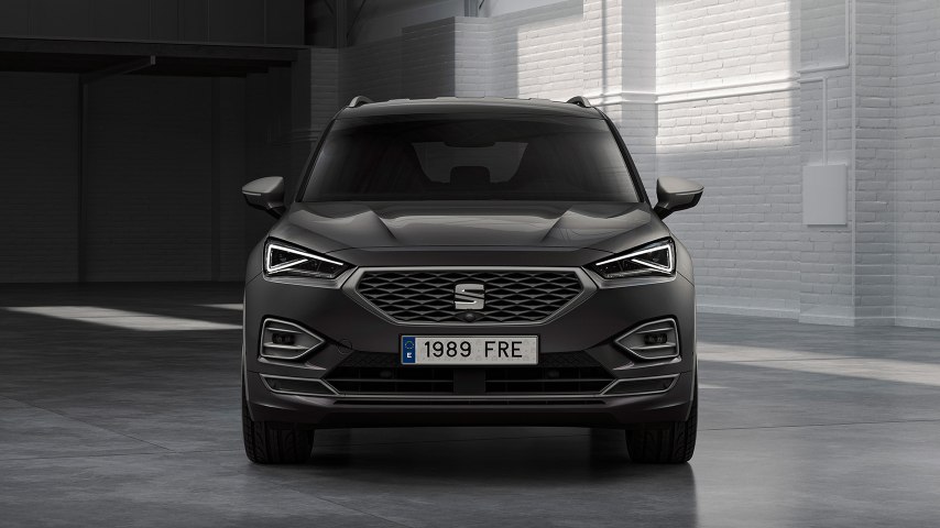 The new SEAT Tarraco FR PHEV, front view.