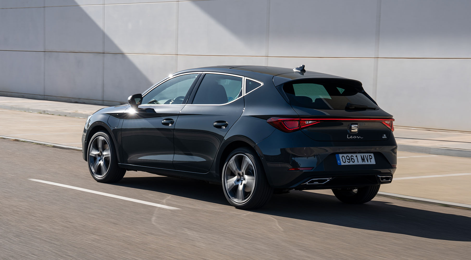 Nuevo SEAT Leon e-Hybrid 5p azul fiord