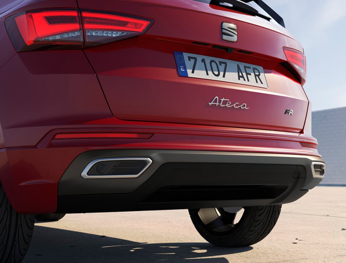 seat-ateca-color-rojo-velvet-tubo-de-escape-integrado