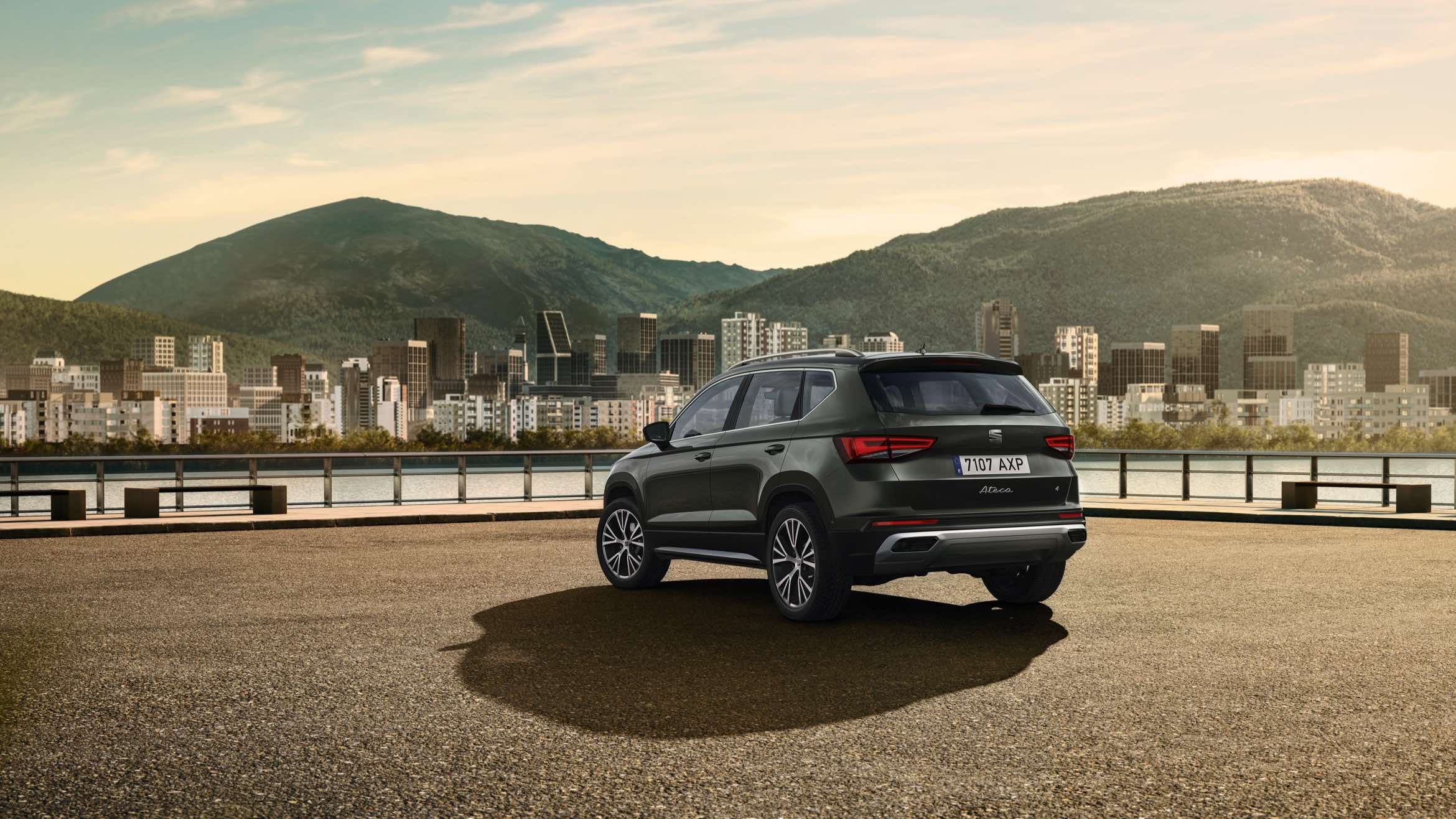 seat-ateca-dark-camouflage-con-caja-para-techo