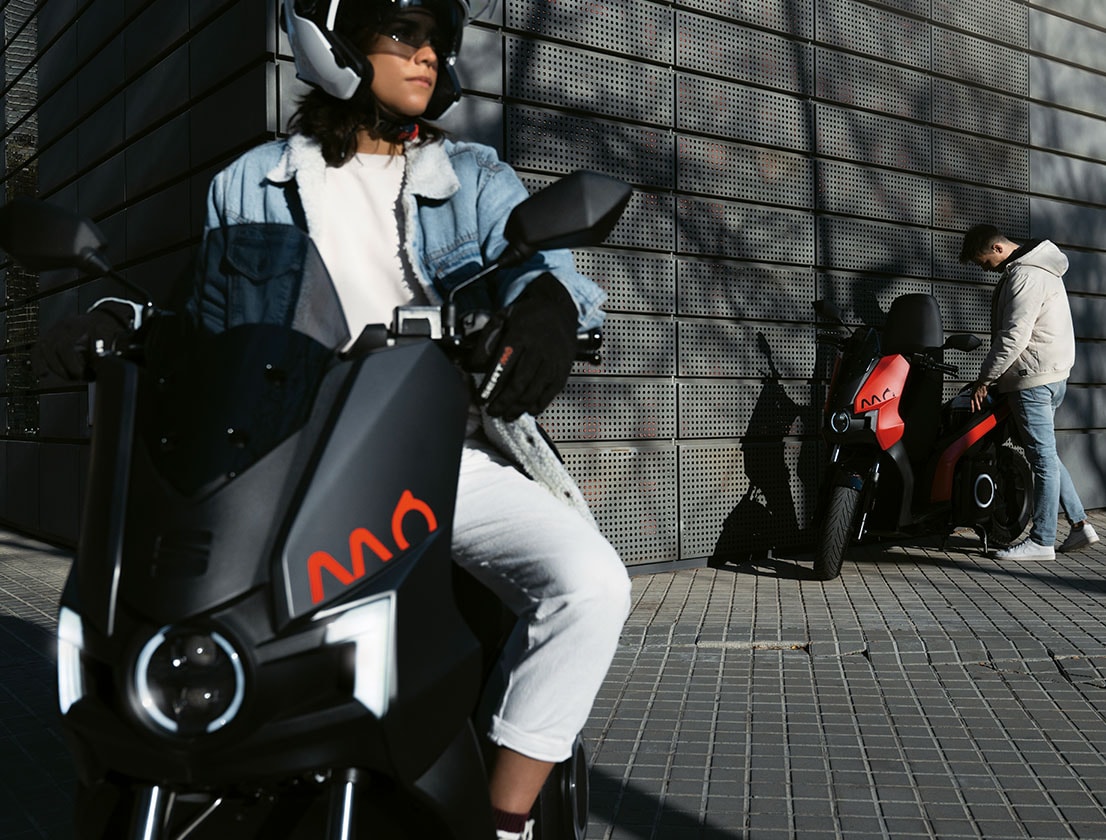 Scooter SEAT MÓ 125 eléctrico con luces sostenibles 100% LED 