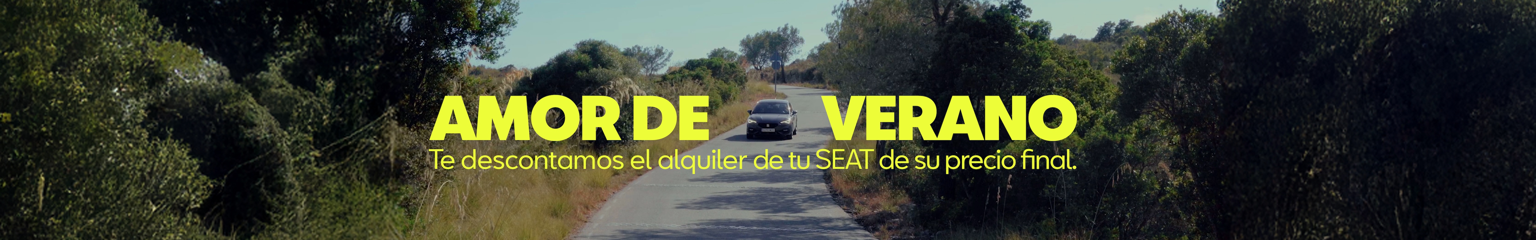 SEAT León 5 puertas compacto deportivo circula por carretera sinuosa entre árboles