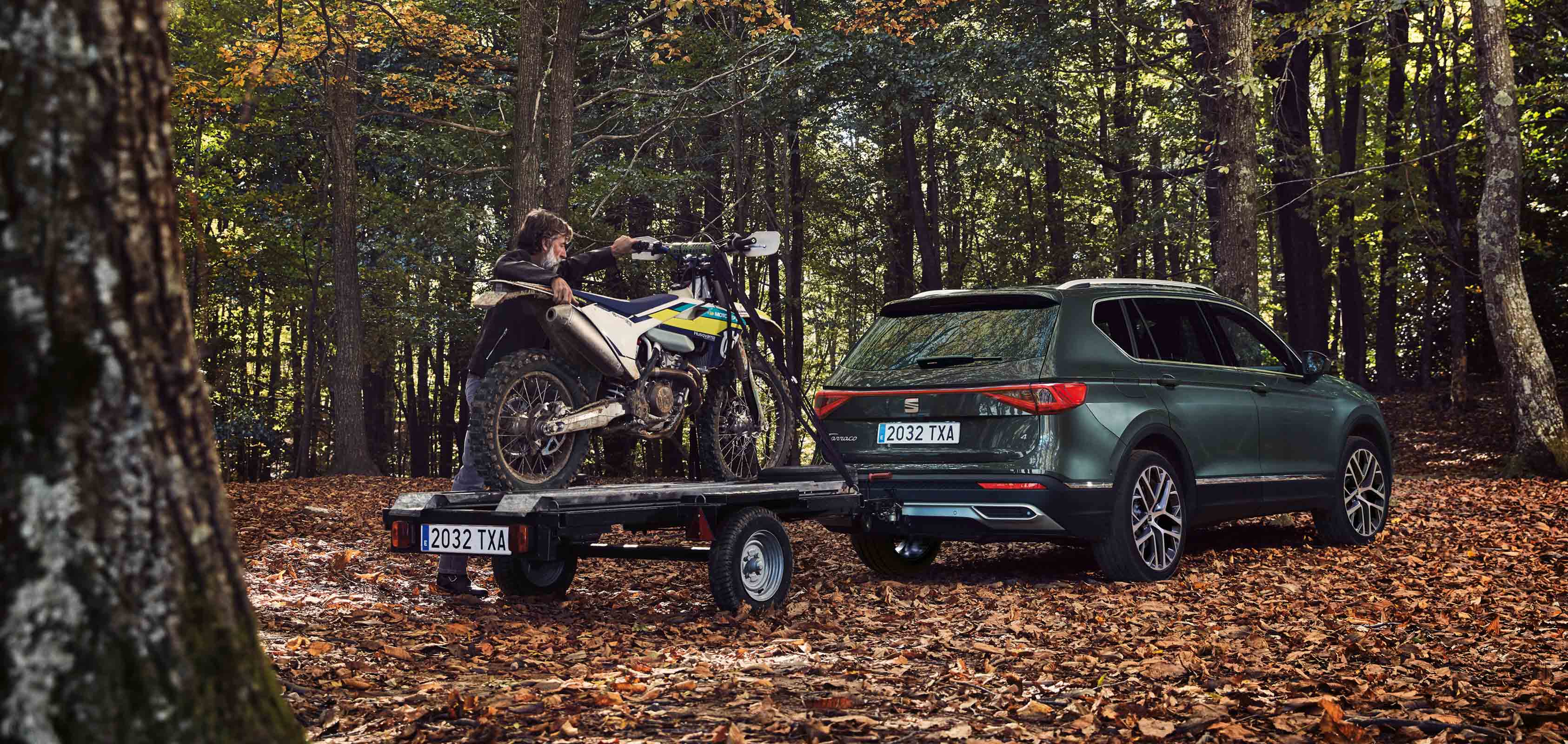 SEAT Arona dark camouflage con portaequipajes