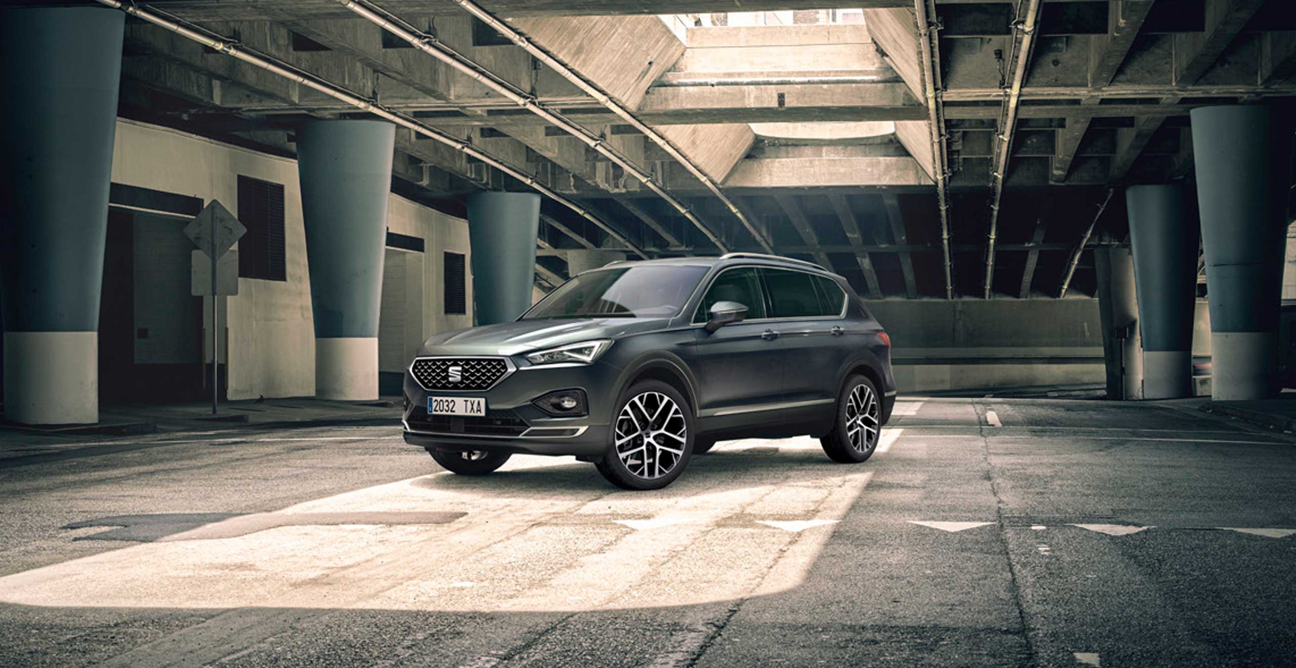 SEAT Tarraco 7 seater SUV aparcado en el garaje