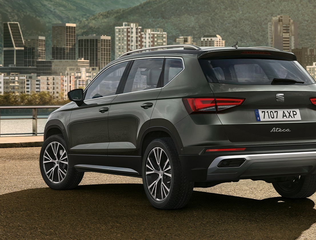 seat-ateca-color-dark-camouflage-con-tubos-de-escape-traseros