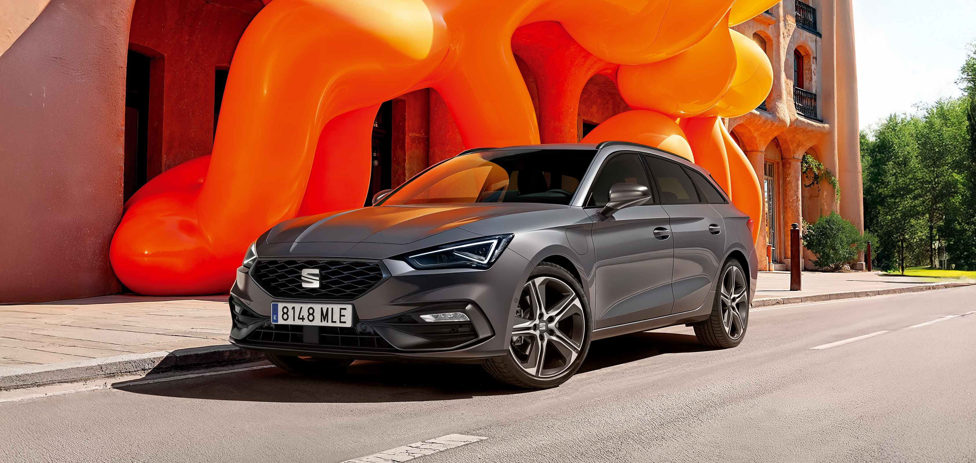 SEAT León Sportstourer familiar deportivo en color magnetic tech de oferta en Canarias vista de 3/4