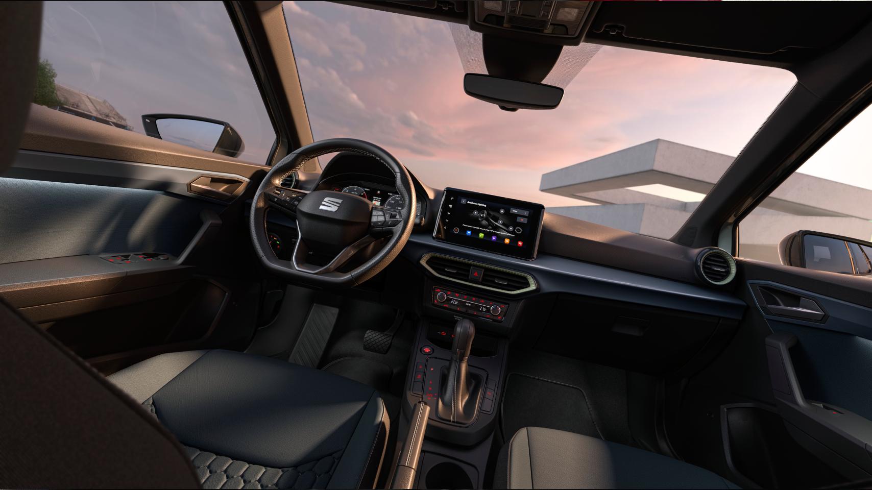 Vista interior desde asiento conductor del SEAT Arona Style 2026 mostrando la tapicería, la pantalla táctil y el volante multifunción