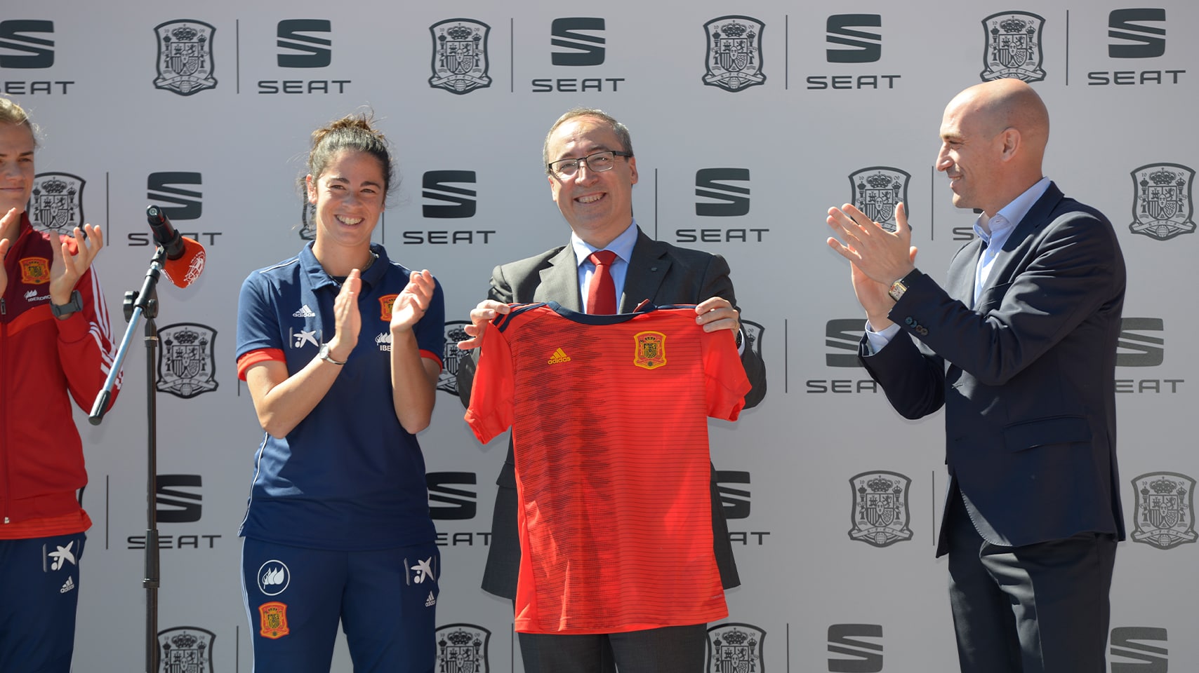 SEAT Arona Ateca vehículo oficial de la selección española