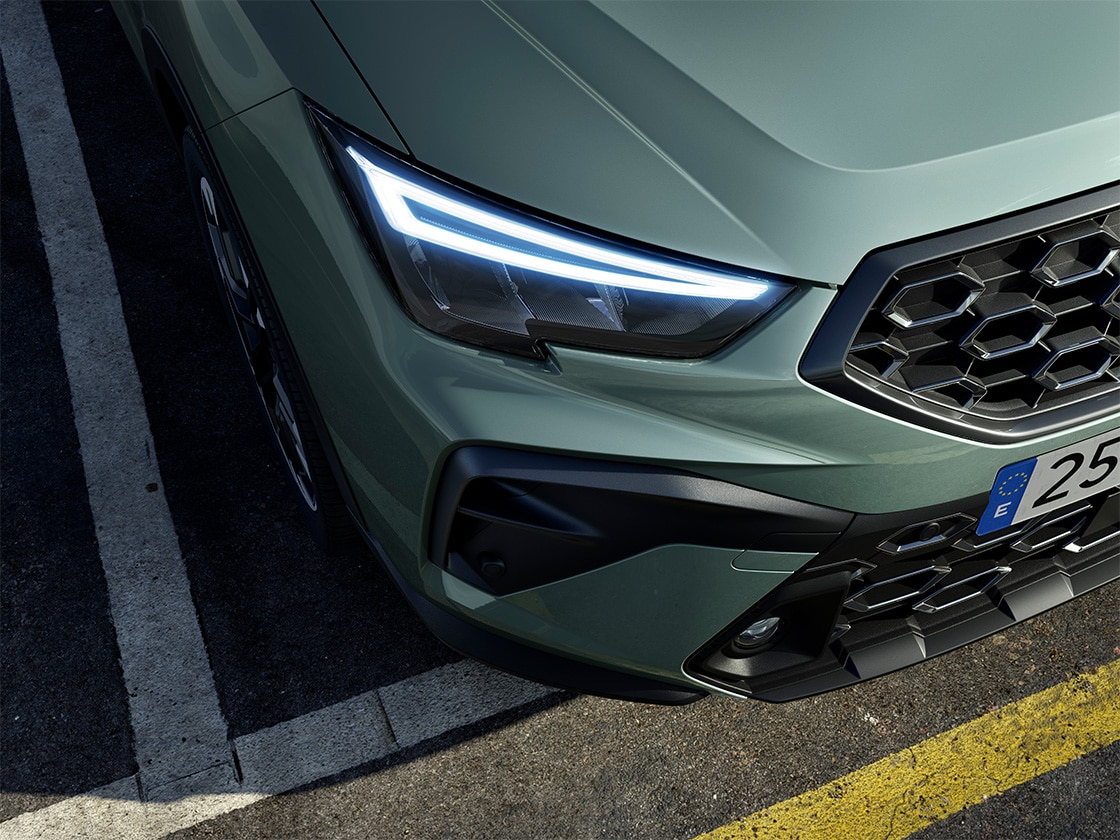 Primer plano de los faros Full LED del SEAT Arona