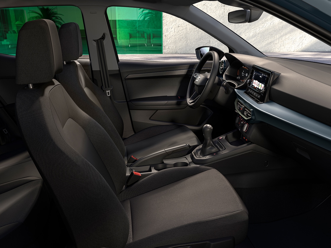 Detalles del interior del SEAT Arona, incluidos los asientos comfort de tela en tono acero  Detalles del interior del SEAT Arona, incluidos los asientos comfort de tela en tono acero
