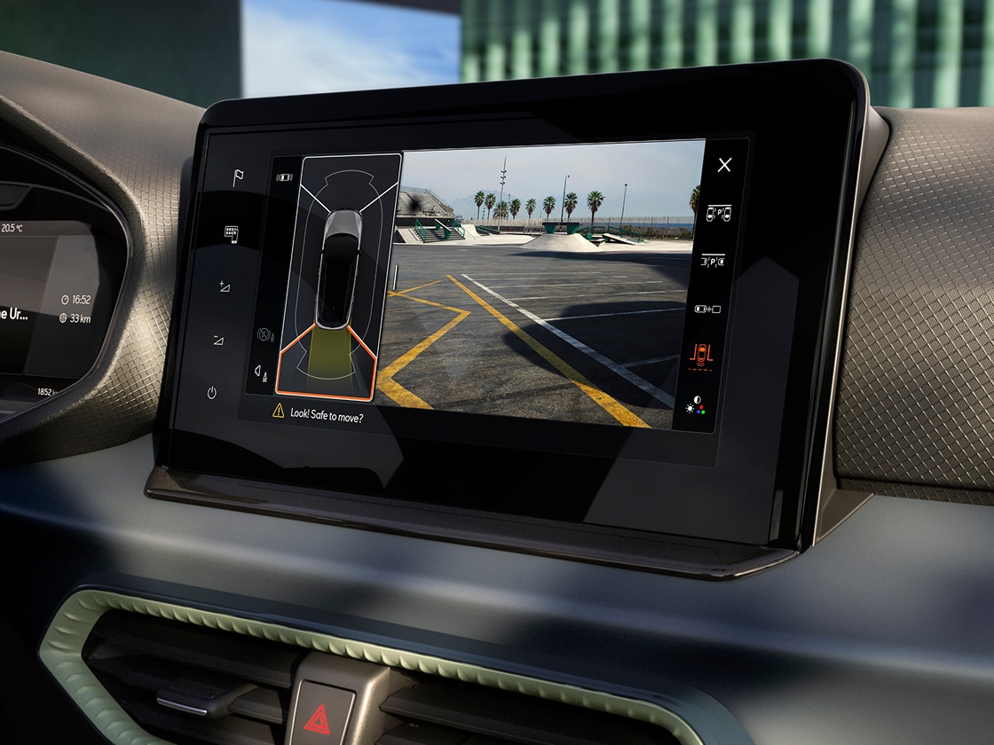 Pack vision del SEAT Arona para mejorar la visión y la asistencia. Cámara de visión trasera e imagen de la pantalla táctil del interior del coche.
