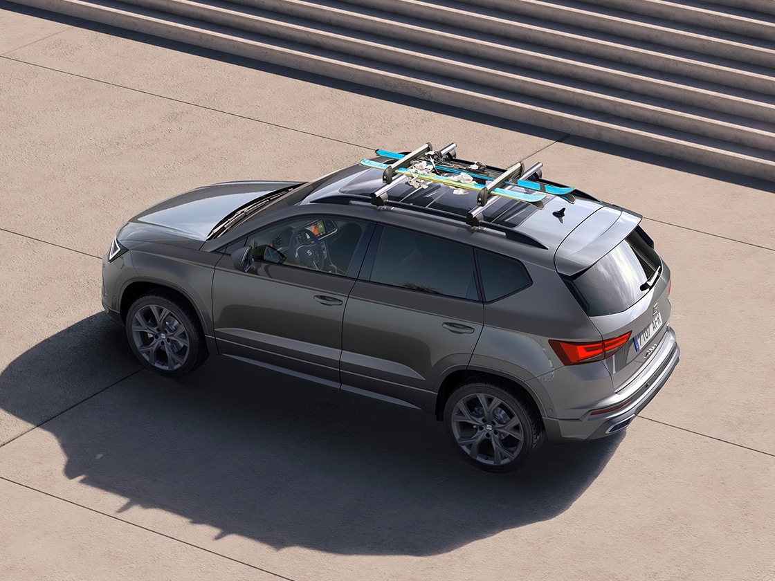Primer plano del portaesquís, que forma parte de la gama de accesorios para el SEAT Ateca.