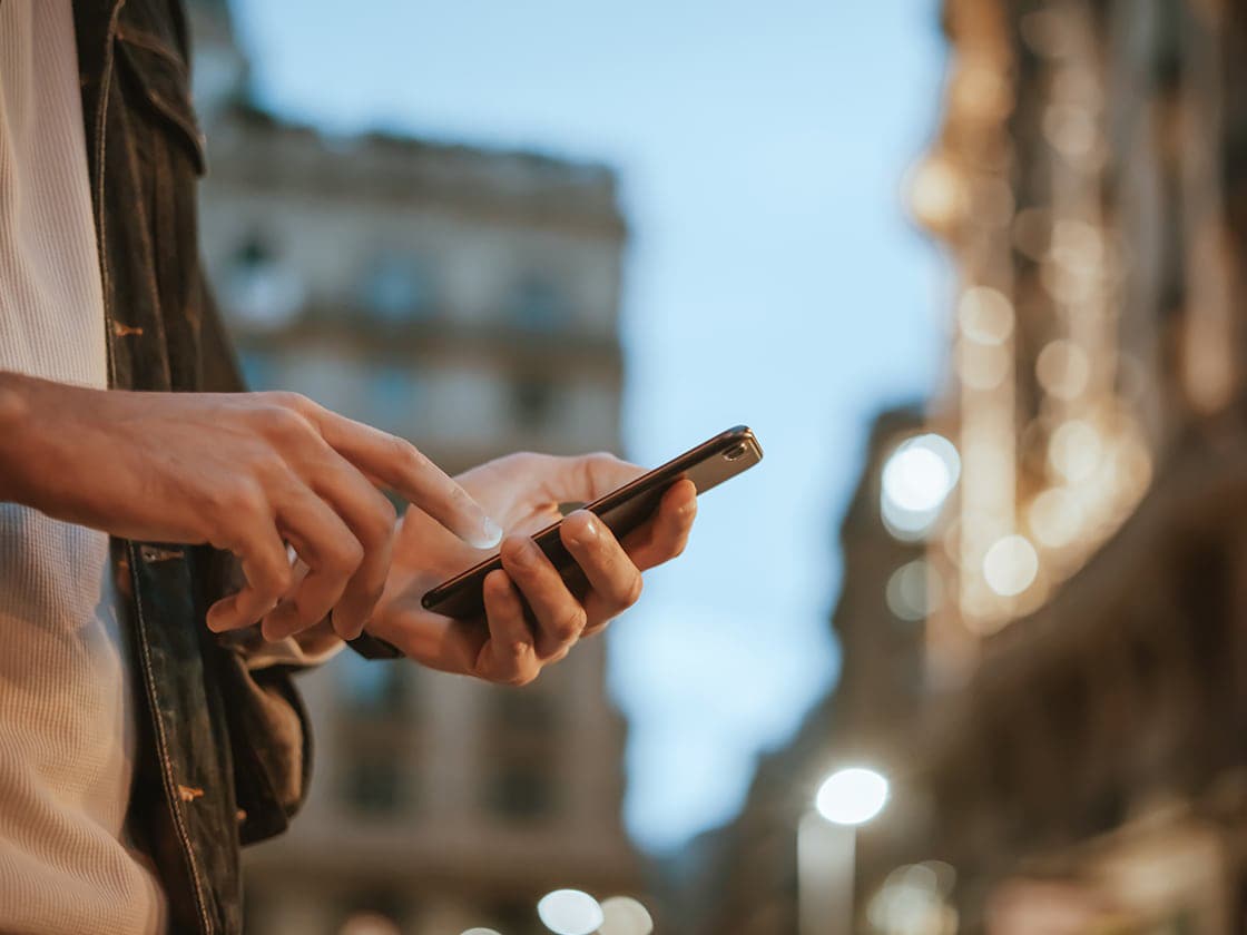 SEAT Connect incluye funciones a distancia como bloquear y desbloquear el coche, ajustar la temperatura, etc. con tu smartphone.