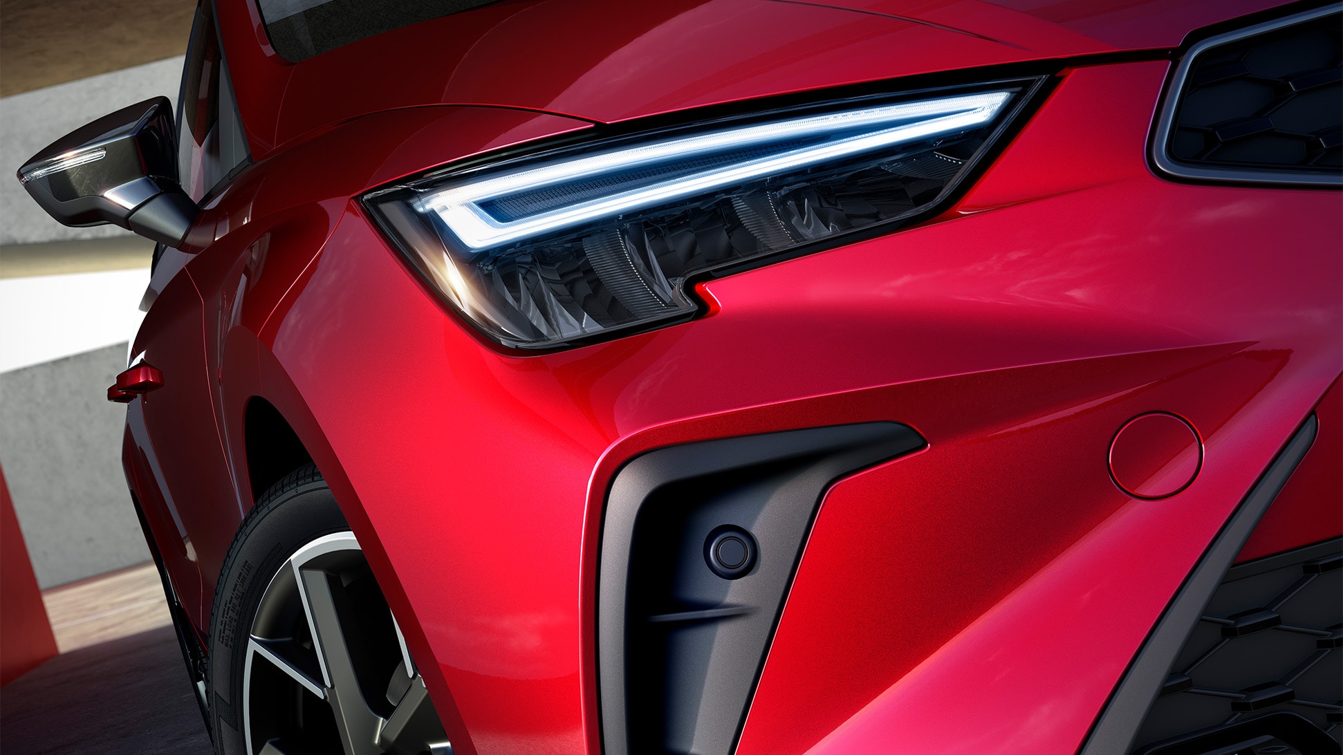 Primer plano de uno de los faros del SEAT Ibiza  Primer plano de uno de los faros del SEAT Ibiza