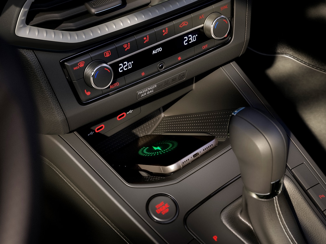 Vista del interior del SEAT Ibiza que también incluye tecnología avanzada, como la connectivity box, controlada con la consola central  Vista del interior del SEAT Ibiza que también incluye tecnología avanzada, como la connectivity box, controlada con la consola central