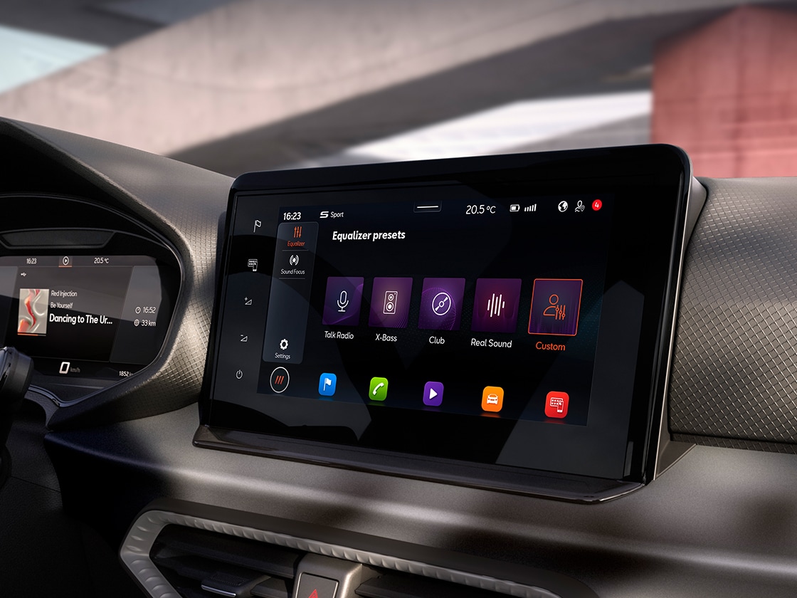 primer plano de una de las mejoras de equipamiento: un altavoz del sistema de sonido incluido en el trend plus pack. 