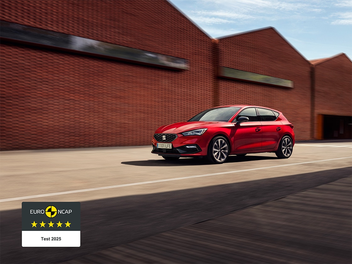 Logotipo de la certificación de seguridad Euro NCAP, para destacar que el SEAT León 5D mantiene su calificación de 5 estrellas.