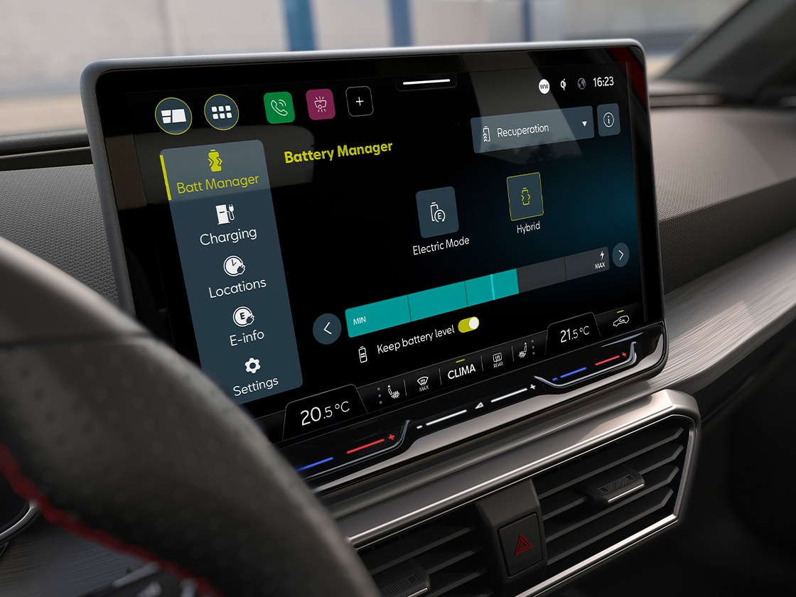 Navi Systema del SEAT León Sportstourer en la pantalla táctil central. CONNECT Plus ofrece actualizaciones en tiempo real y conectividad online para el sistema de navegación, a la vez que garantiza una experiencia de conducción sin interrupciones.