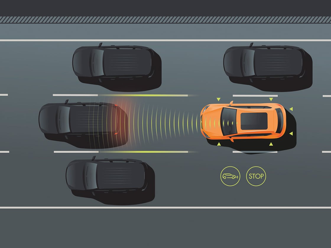 El Safe Driving Pack XL del SEAT León Sportstourer, que combina el control de crucero adaptativo, el asistente de luces de carretera y el reconocimiento de señales de tráfico con la tecnología de mantenimiento de carril para mayor seguridad cuando el coche está en movimiento.