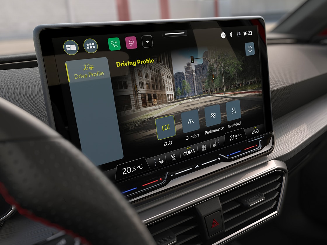 El sistema de perfil de conducción se muestra en una pantalla táctil de 8 pulgadas en el SEAT León, como parte del Dynamic & Comfort Pack, que incluye dirección progresiva.