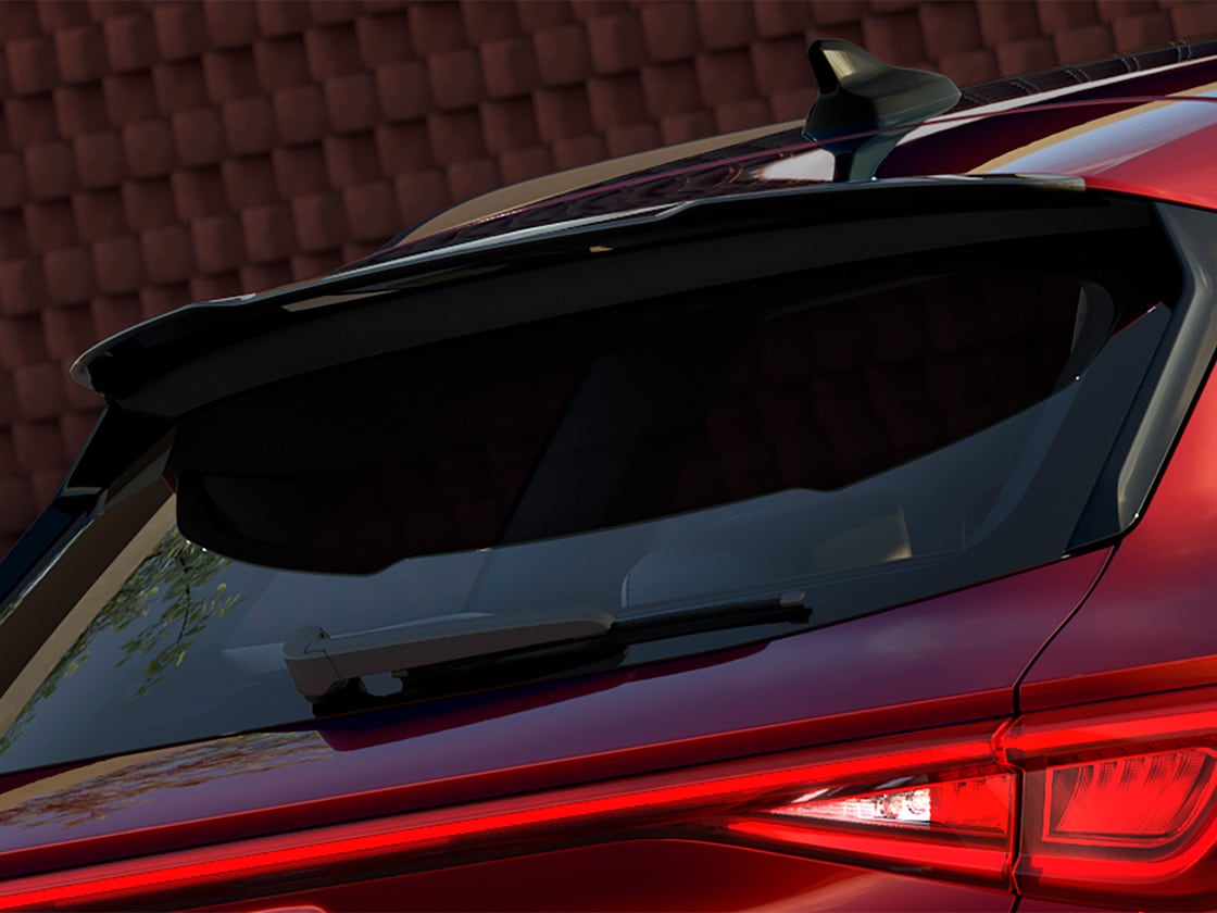 Spoiler trasero negro en el acabado del SEAT León Sportstourer FR 75º Aniversario, para mejorar la aerodinámica.