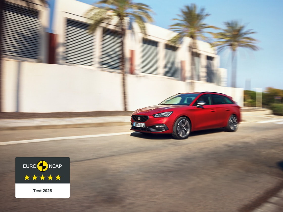 Logotipo de la certificación de seguridad Euro NCAP, para destacar que el SEAT León 5D mantiene su calificación de 5 estrellas.