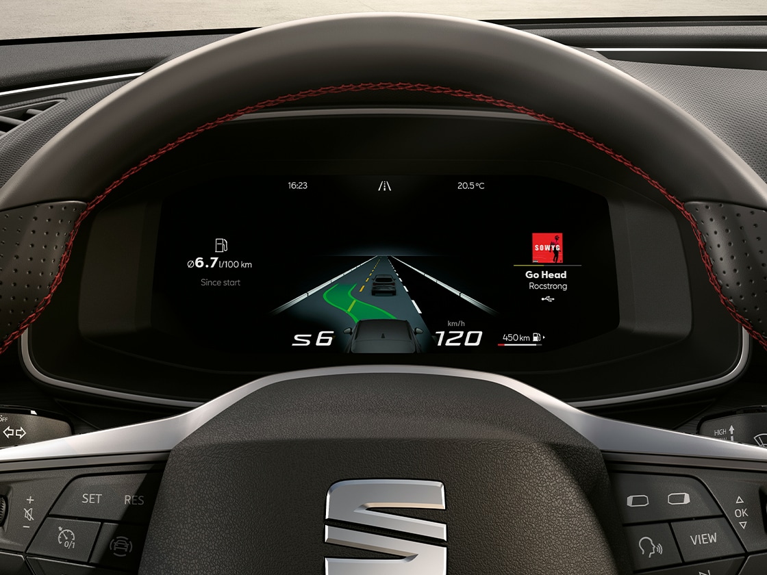 Control de crucero adaptativo predictivo en el SEAT León Sportstourer, con un valor impresionante y tecnología semiautónoma, ideal para coches SEAT León en venta en la categoría de familias pequeñas.