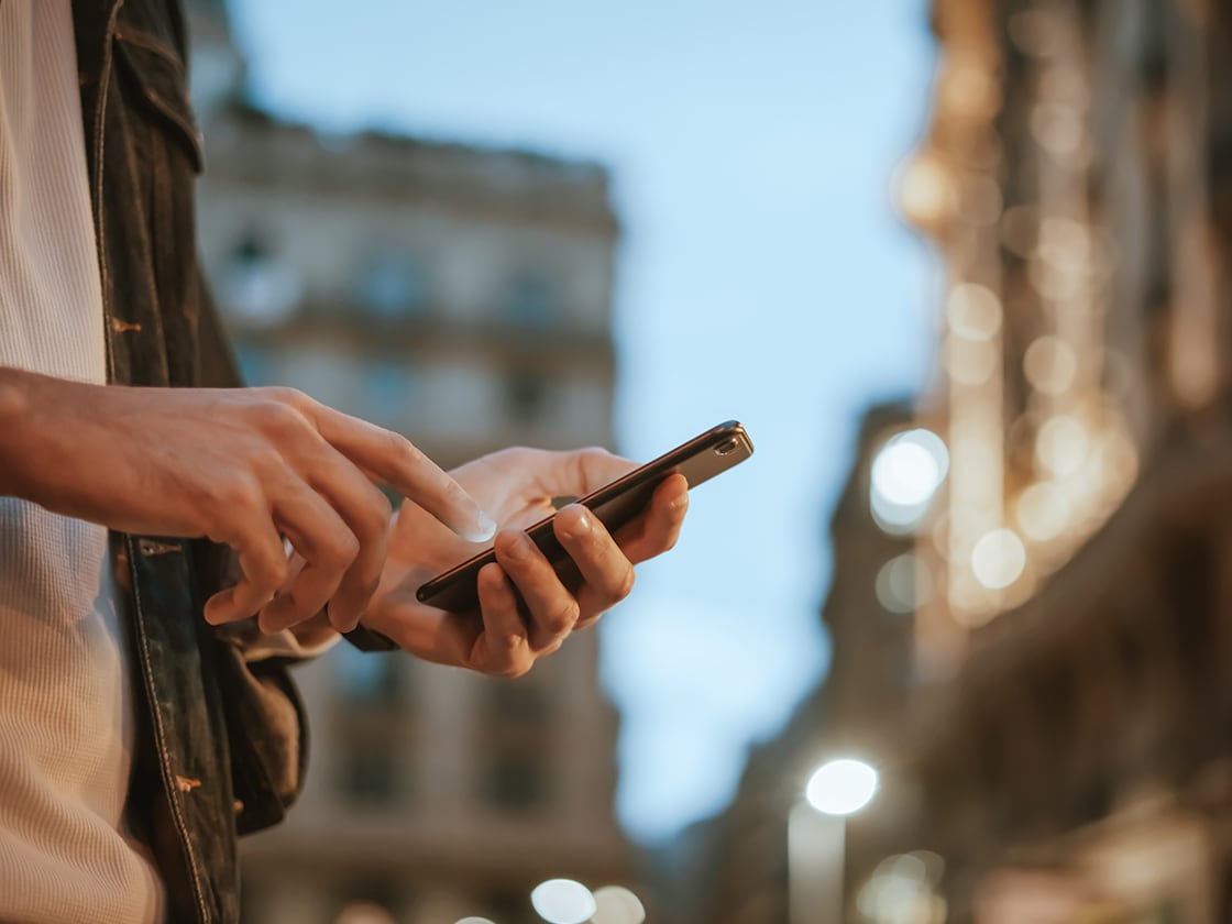 My SEAT App ofrece diferentes servicios a distancia. A través del teléfono, el conductor puede acceder a actualizaciones en tiempo real y a funciones online, como ajustar la temperatura y saber dónde está su SEAT León Sportstourer.