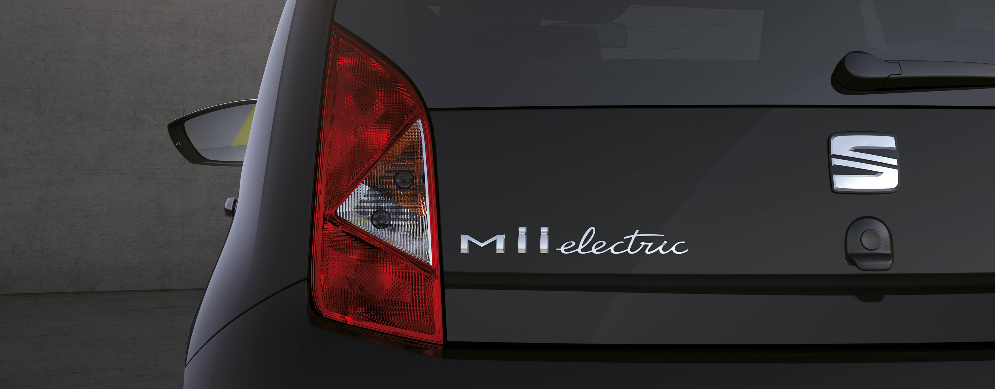 SEAT Mii electric side view with sticker