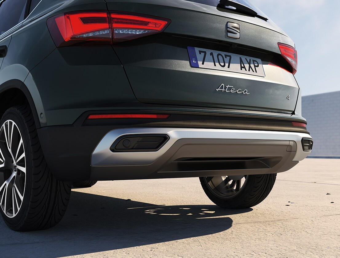 seat-ateca-color-dark-camouflage-con-tubos-de-escape-traseros