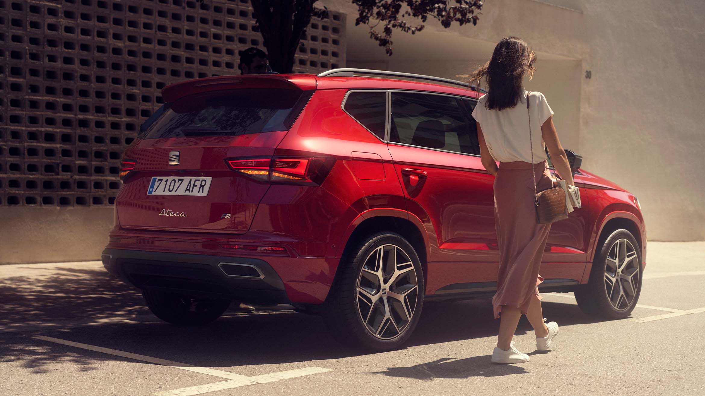 seat-ateca-color-rojo-velvet-con-parrilla-delantera