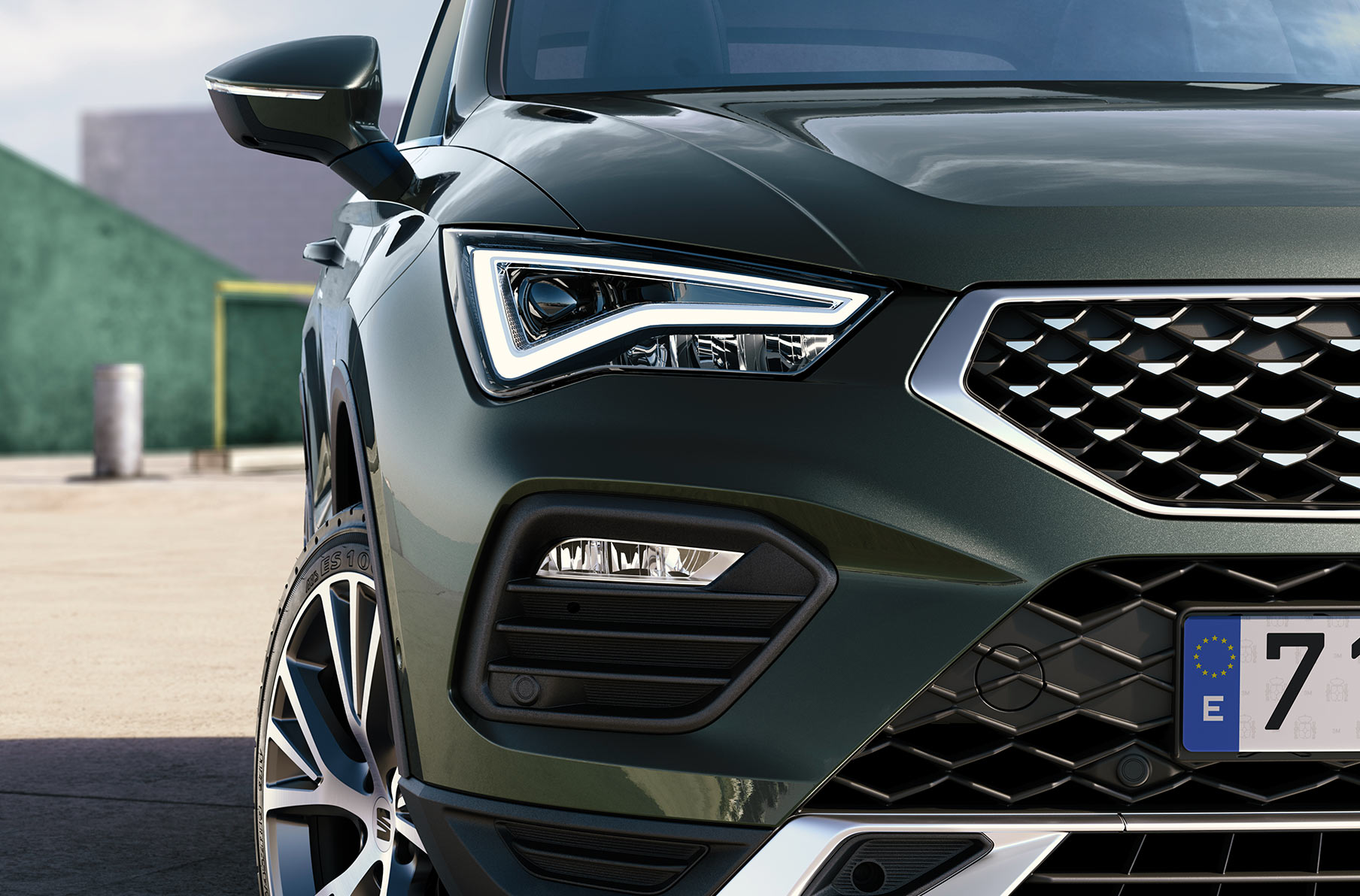seat-ateca-color-dark-camuflage-con-faros delanteros-led