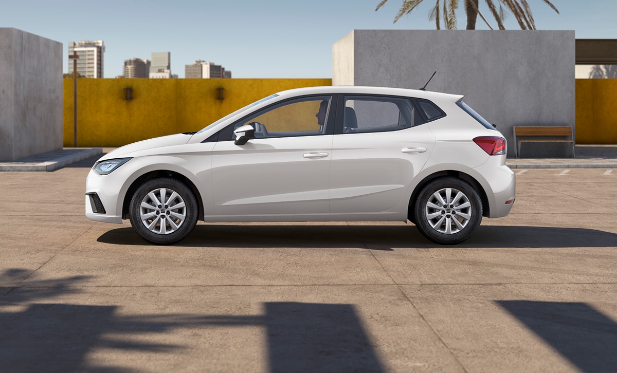 seat-ibiza-reference-color-blanco-candy-aparacado-vista-de-perfil