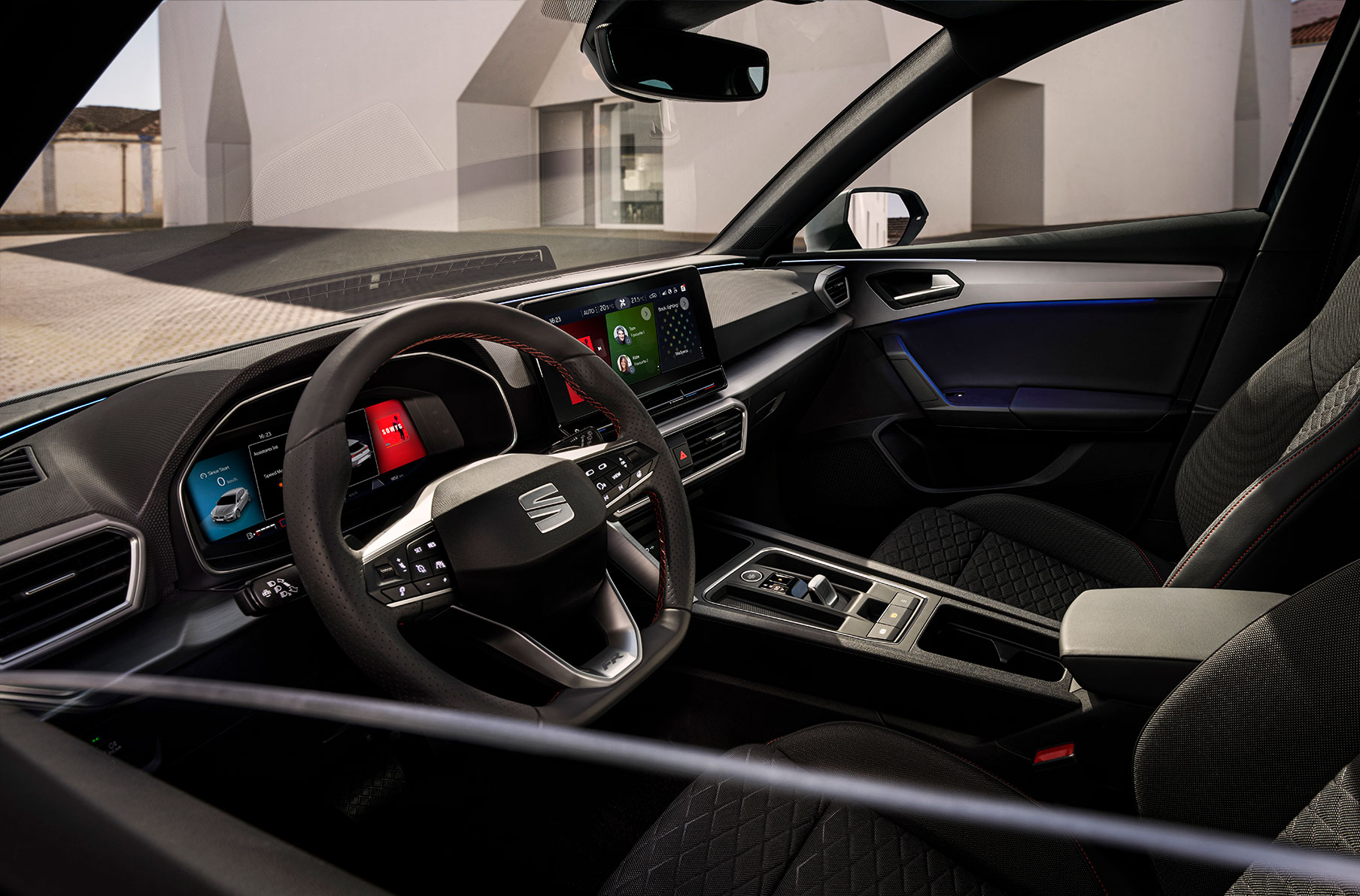 vista interior del volante deportivo de cuero del SEAT León