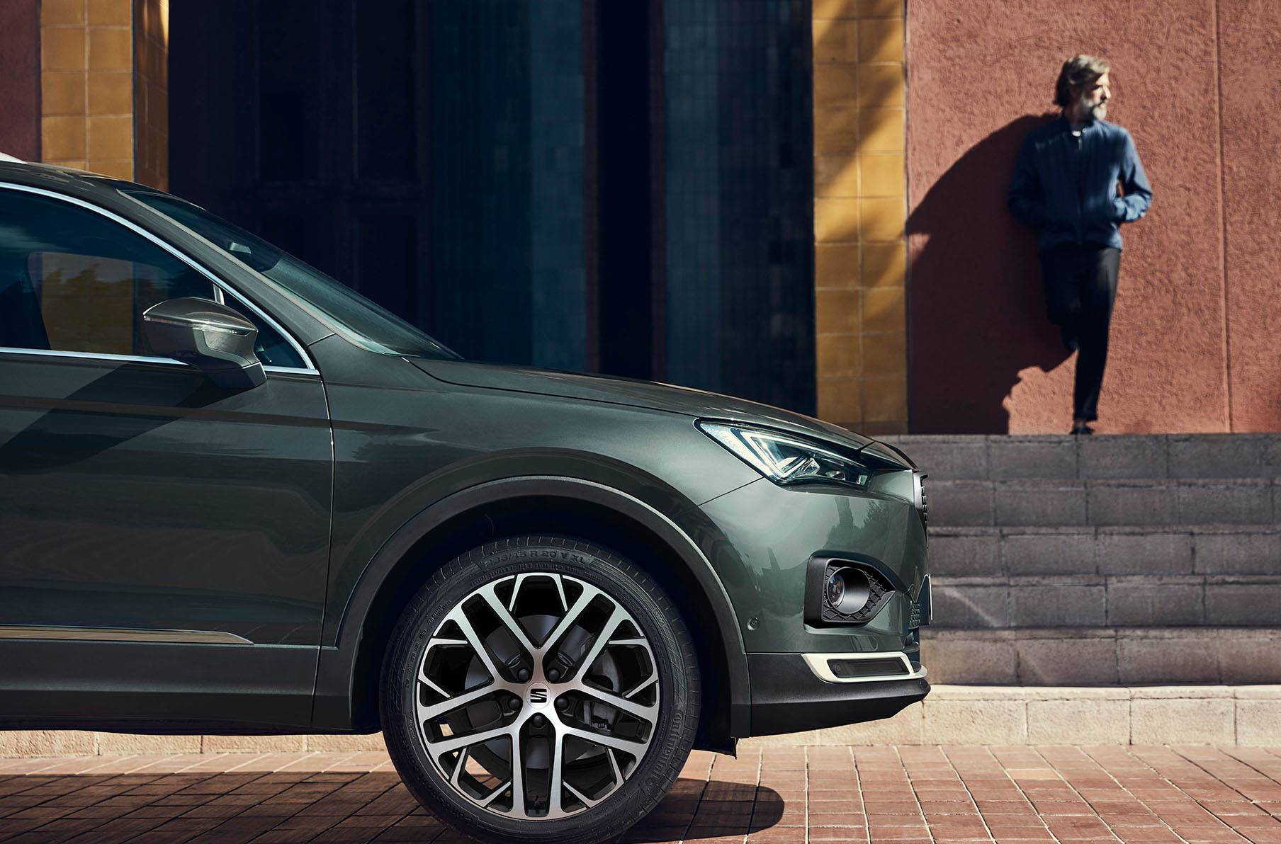 El nuevo SEAT Tarraco XPERIENCE con llantas de aleación de 20" en gris Nuclear