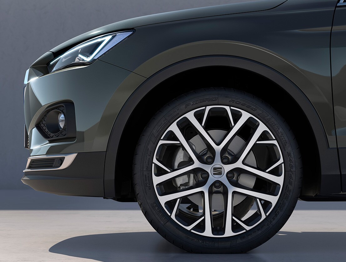 El nuevo SEAT Tarraco X-Perience con llantas de aleación 51 cm (20”) en gris Nuclear