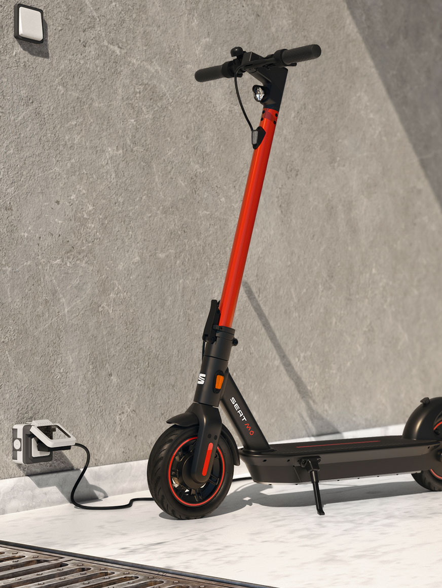 Patinete eléctrico SEAT MÓ 65 de fácil recarga a través de cualquier enchufe convencional