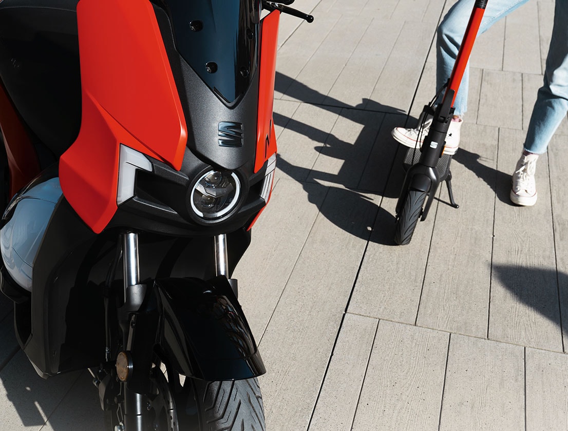 Scooter SEAT MÓ 125 eléctrico con luces sostenibles 100% LED que ahorran batería