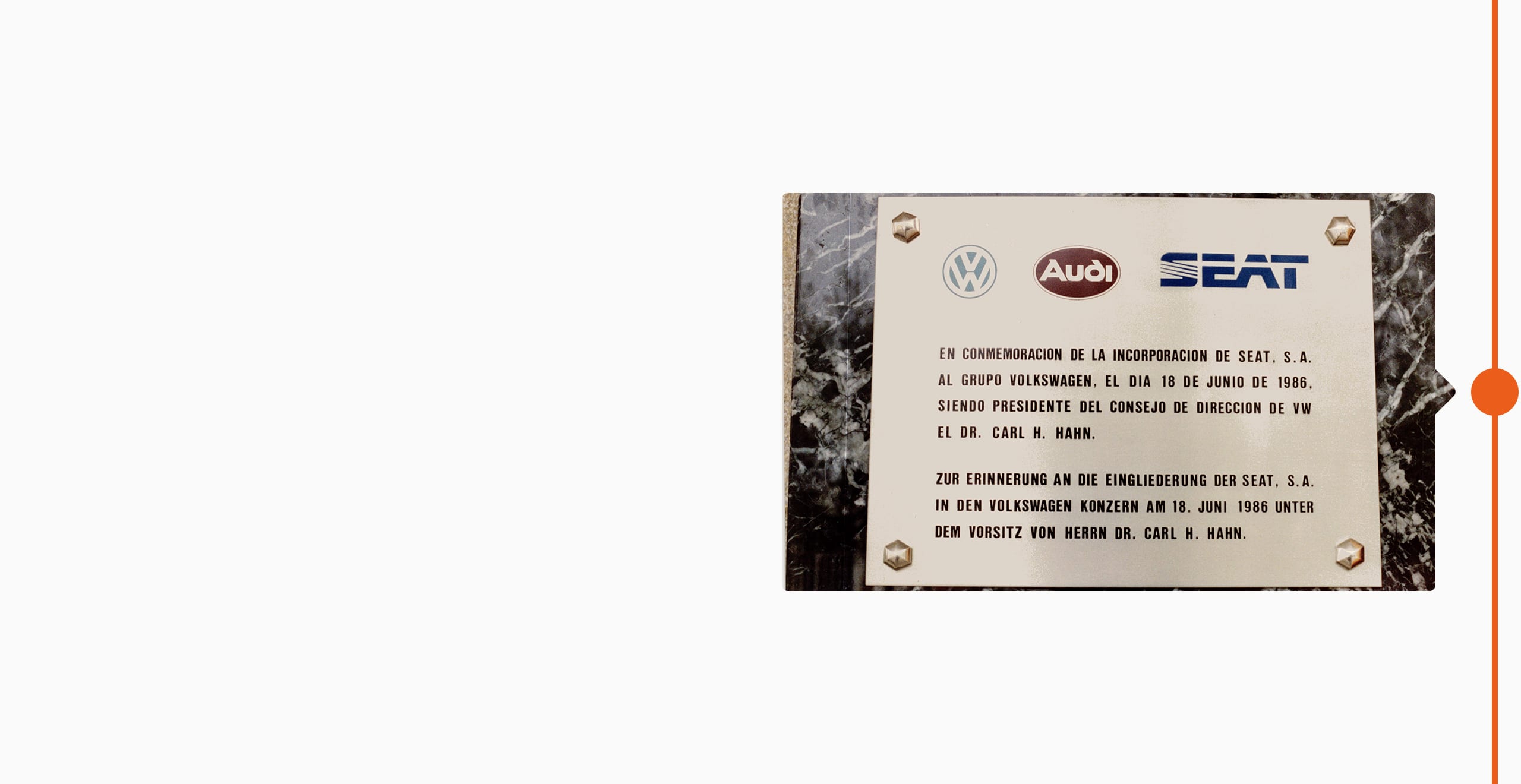 Placa conmemorativa del acuerdo de grupo Volkswagen con Audi y SEAT