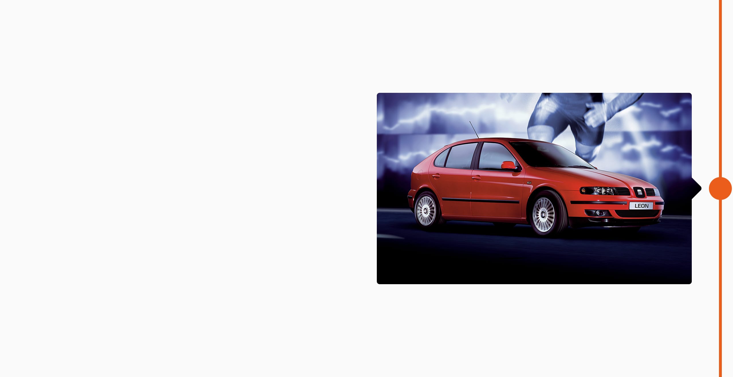 Vista lateral del SEAT León de 1999 en color rojo
