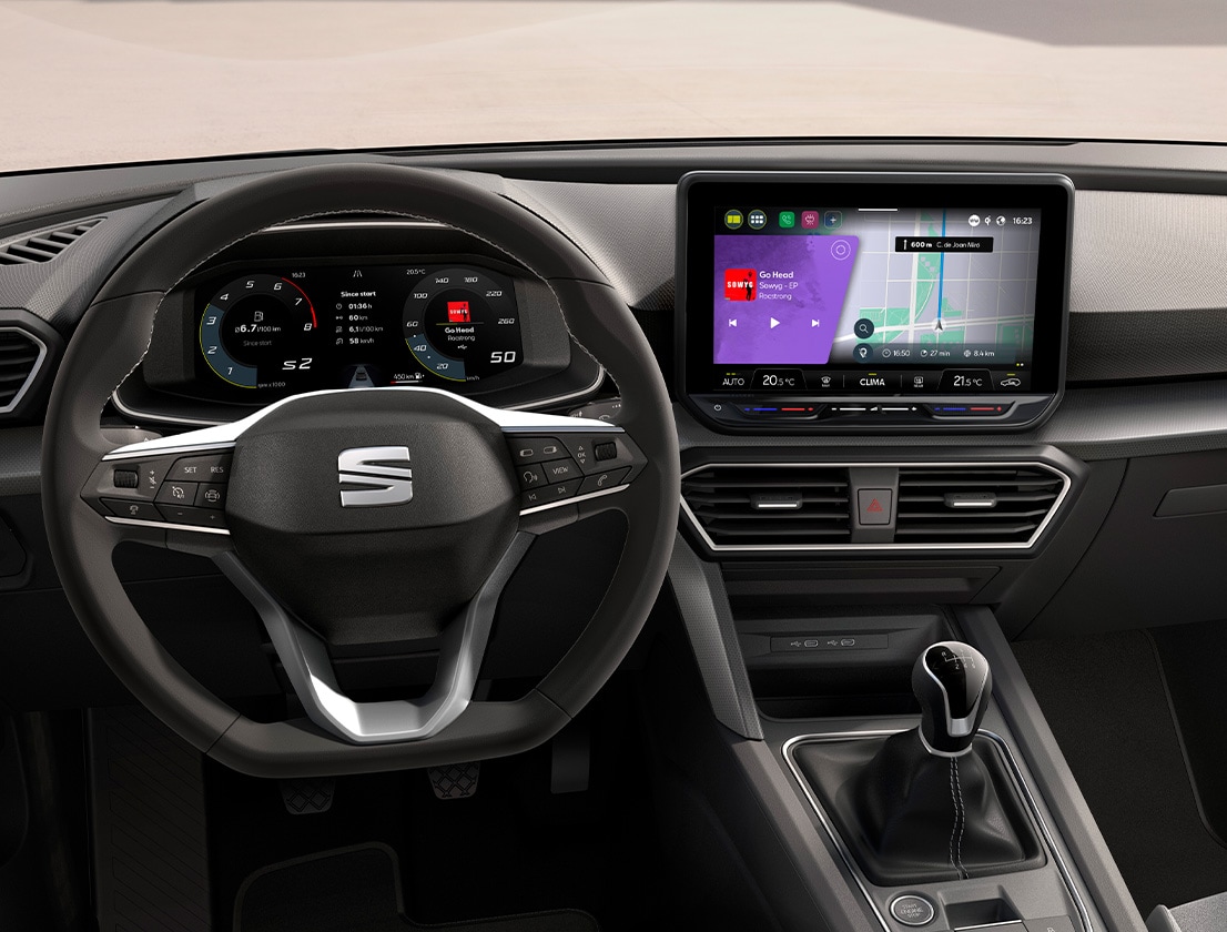 SEAT León vista interior del volante y la pantalla de Infotainment 