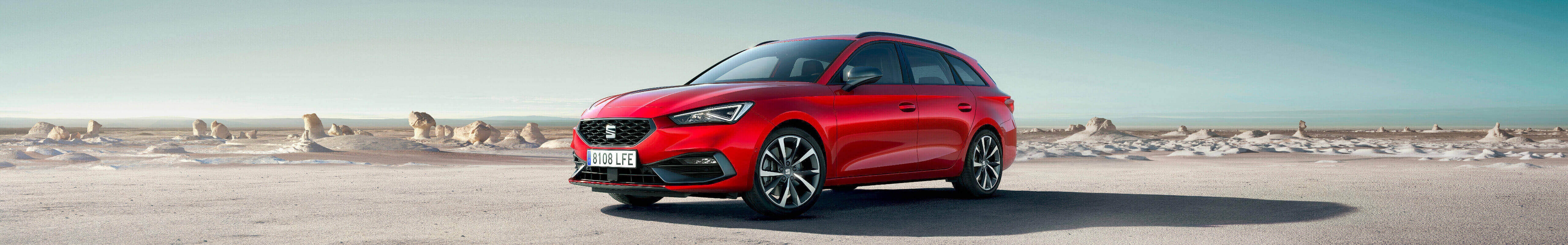 Seat León, uno de los vehículos de SEAT al final de su vida útil (ELV) aparcado en el exterior