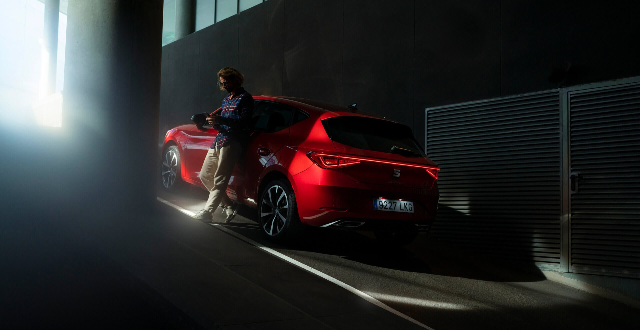 Niño sonriendo dentro de un SEAT